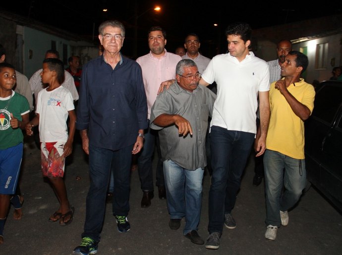 Rui entrega obras de pavimentação e urbanização no Benedito Bentes