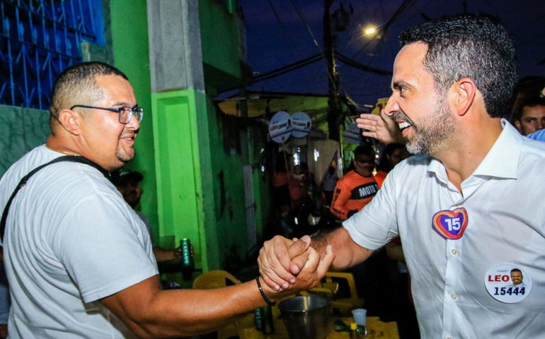 Em caminhada pelo Jacintinho, Paulo Dantas garante mais investimentos no bairro