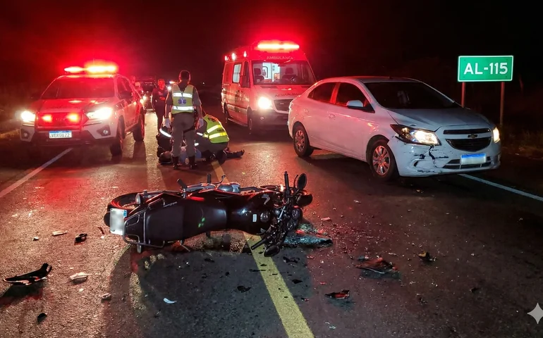 Colisão entre carro e moto na AL-115 deixa homem de 32 anos ferido nesta madrugada