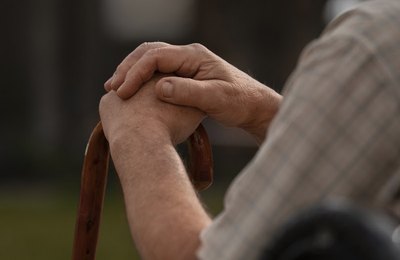 Negligência e privação financeira; junho fecha com abordagem sobre as formas de violência contra a pessoa idosa