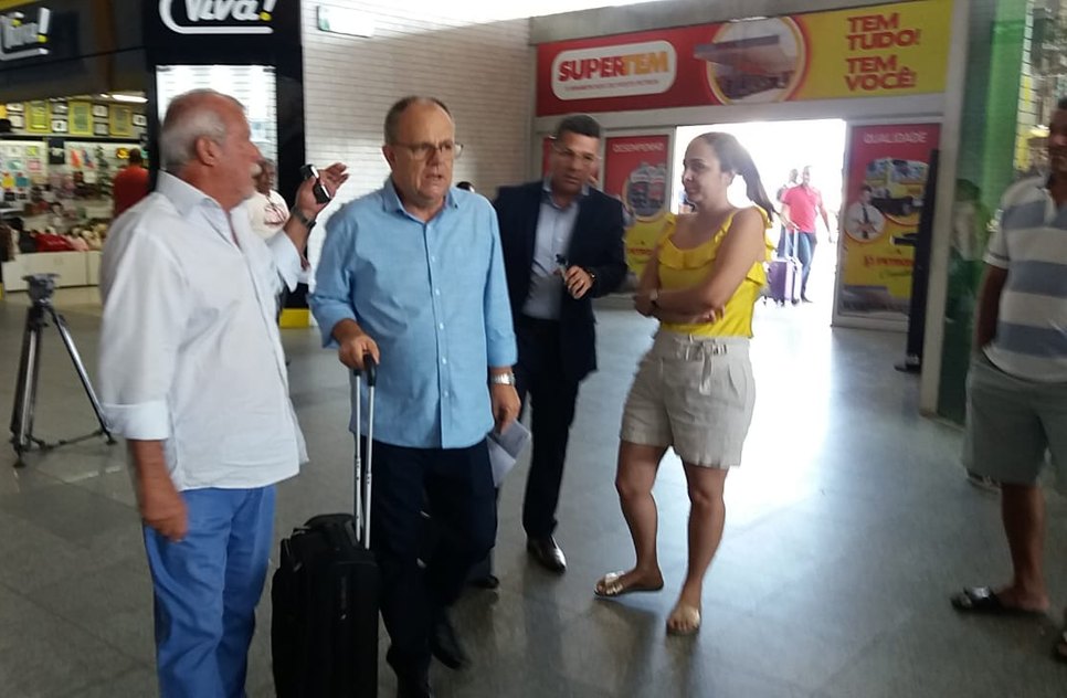 Belivaldo embarca para Brasília / Foto: Leonardo Barreto/TV Atalaia