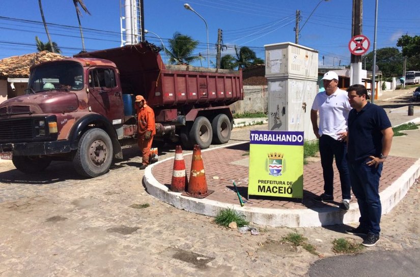 Marcelo Palmeira acompanha serviços em vias danificadas pelas chuvas