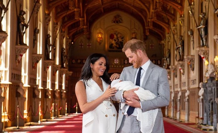 Imagem de Mega Markle e do príncipe Harry com o filho Archie foi assunto no mundo todo