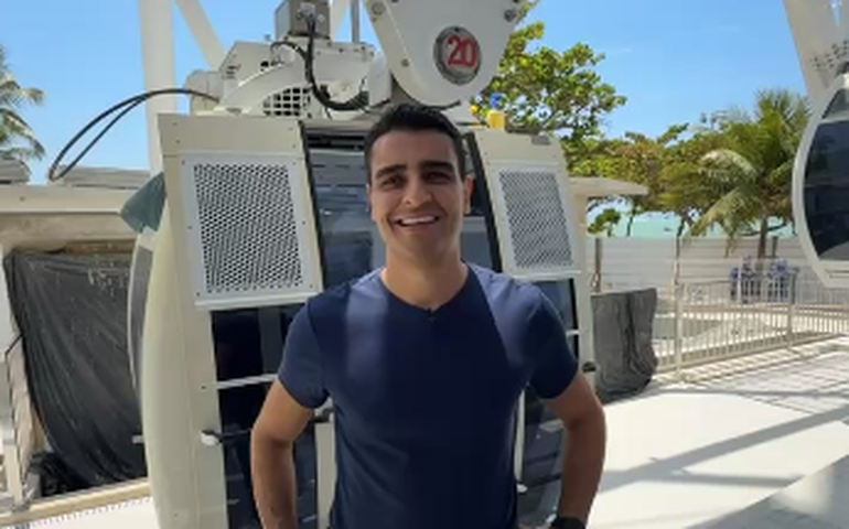 Prefeito JHC apresenta volta-teste da roda-gigante na orla da Pajuçara