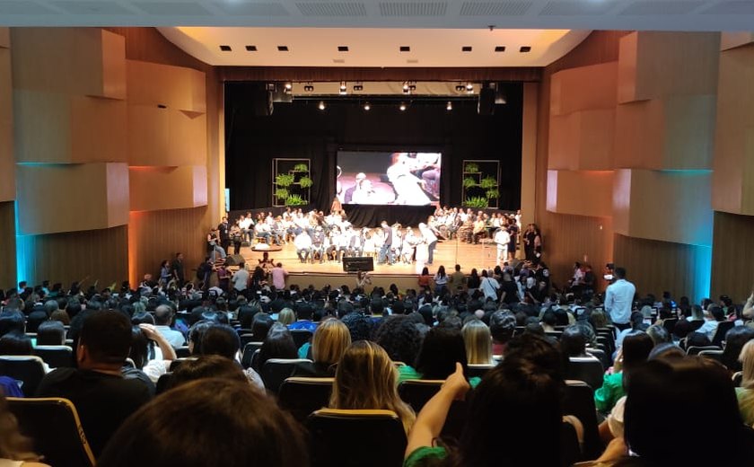 Educação de Alagoas: termo de adesão do programa “escola 10” é assinado com os 102 municípios do Estado