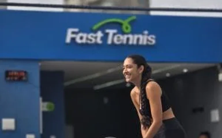 Muito além das quadras: o impacto do tênis no bem-estar feminino