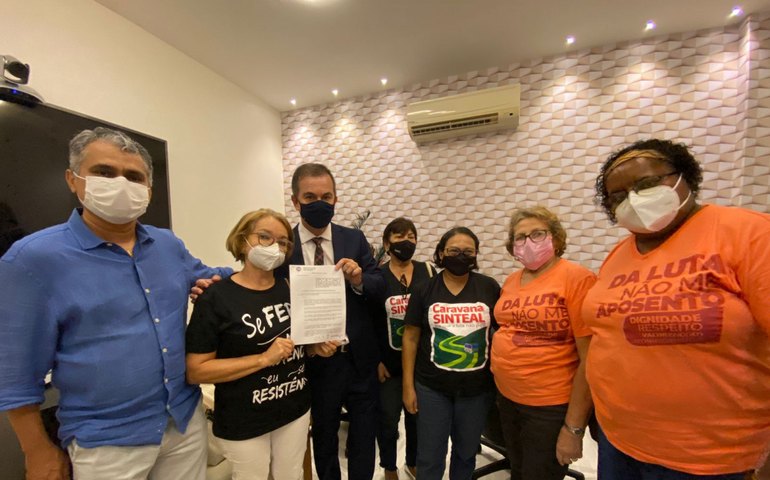 Com voto favorável de Ronaldo Medeiros, PCCS da educação é aprovado na ALE