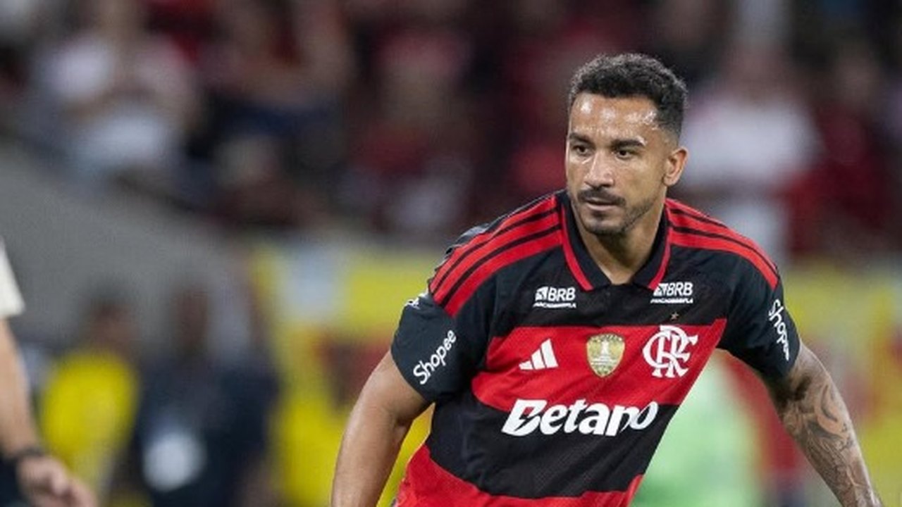 Danilo mostra rosto após cirurgia e brinca com recuperação no Flamengo: 'Cheio de parafuso'