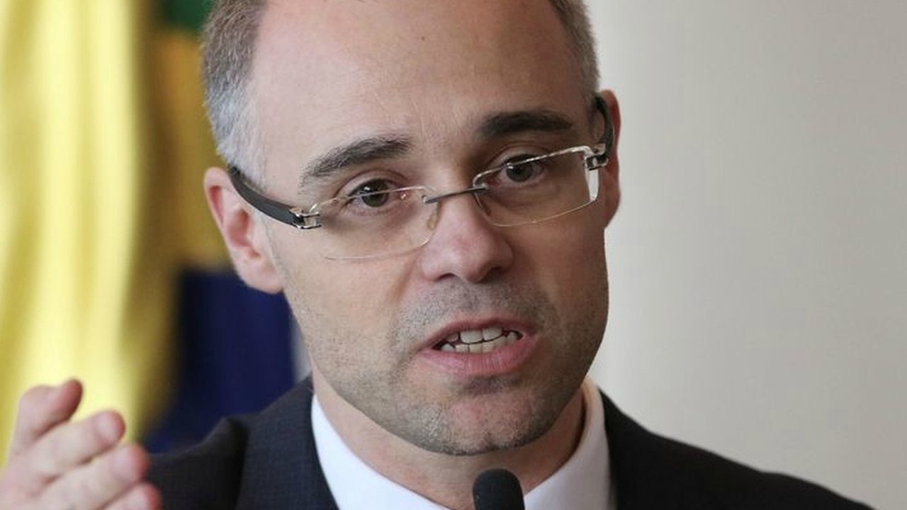 Voto de Mendonça fez presidente definir perdão para Daniel Silveira