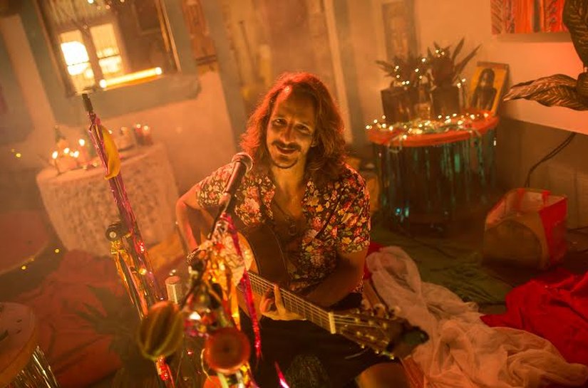 Músico Caê Mancini mistura ritmos em novo disco Folguedo Caldeado