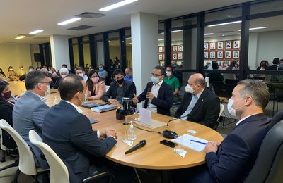 Uncisal agracia governador Renan Filho com Comenda Ib Gatto Falcão