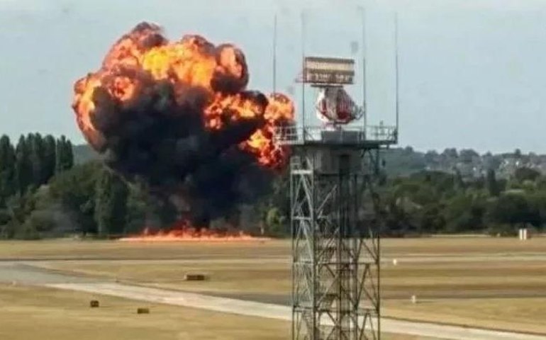 Aeroporto em Londres cancela voos após queda de avião de pequeno porte