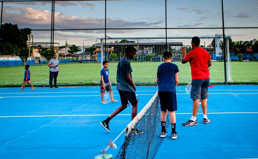 Projeto de aulões de tênis em Vilas Olímpicas chega a Campo Grande