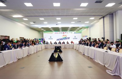 Governadores e representantes do Consórcio Nordeste debate energias renováveis no Ceará