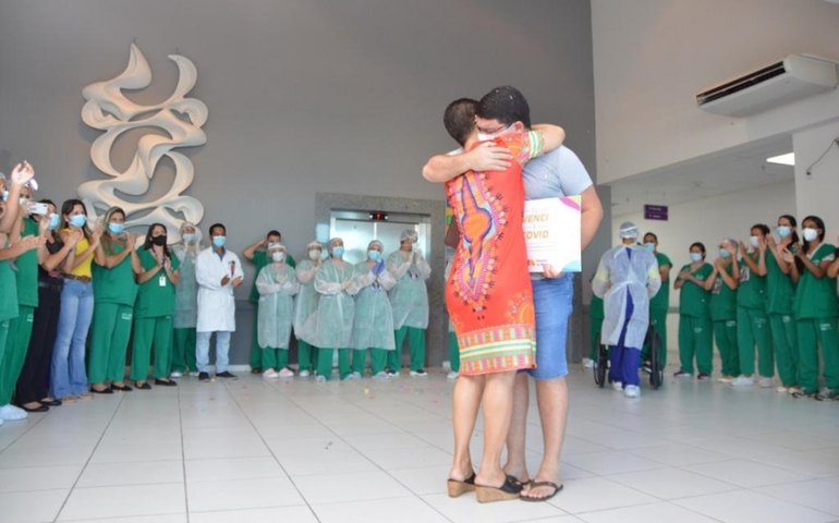 Hospital da Mulher registra milésima alta de paciente curado da Covid-19