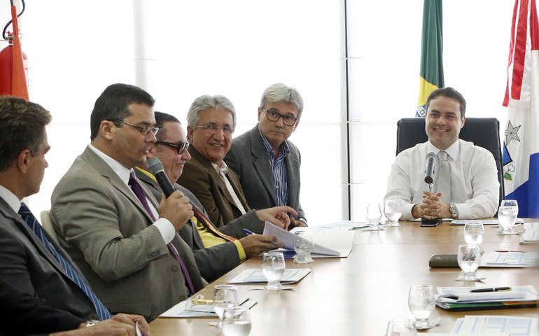 Governador se reúne com 23 dirigentes de órgãos e defende redução de despesas