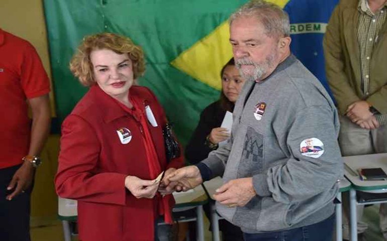 Médicos começam a retirar sedativos de Dona Marisa Letícia, internada em UTI
