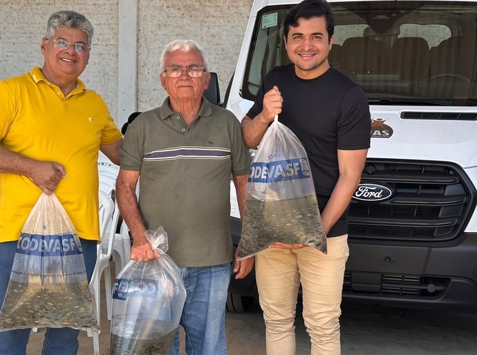 Prefeitura de Tanque d’Arca entrega mais de 30 mil alevinos a pequenos piscicultores do município
