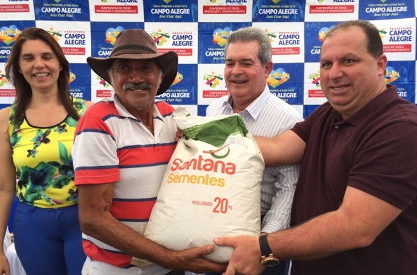 Primeira entrega de sementes de 2016 beneficia 520 famílias de Campo Alegre