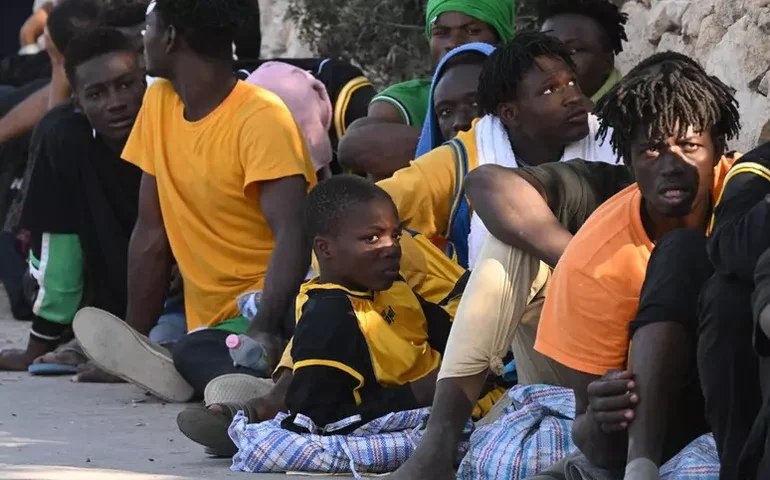 Mais da metade dos italianos vê imigração como 'risco', diz pesquisa