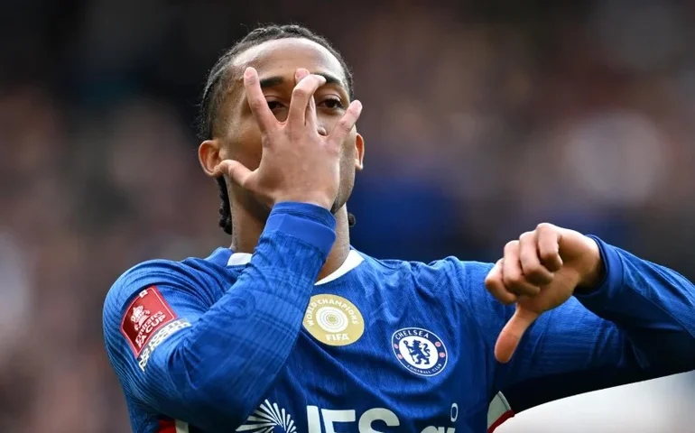 Barcelona mira João Pedro para reforçar o ataque, diz jornal