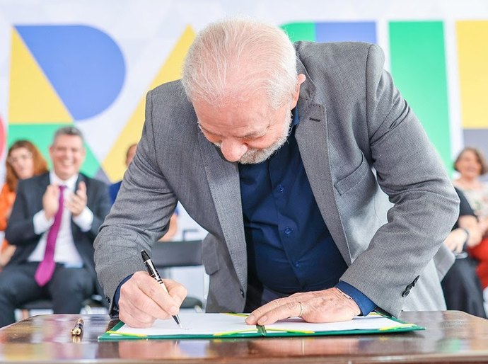 Presidente Lula destina R$15,8 bilhões para estados e municípios