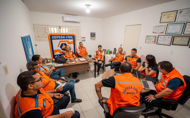 Técnicos do governo federal visitam Semarh, Defesa Civil de Maceió e bairro do Pinheiro nesta quinta
