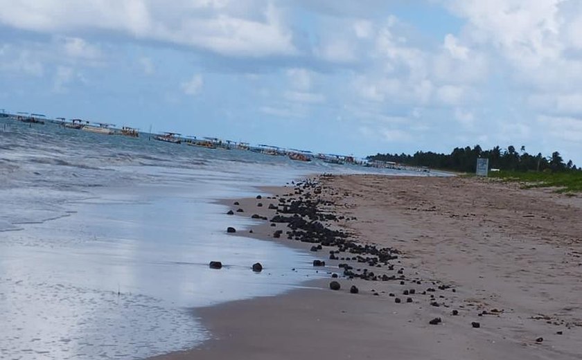 Óleo nas praias assusta moradores do litoral alagoano