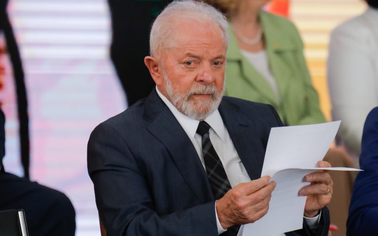 Em videochamada, Lula pede a Trump retirada do tarifaço
