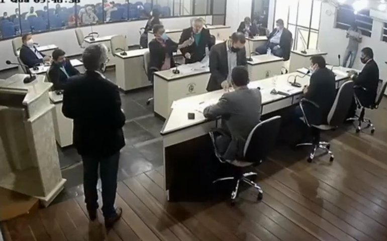 [PRESSÃO IMEDIATA] Vereadores podem deixar imperador de &#8220;bico seco&#8221; no Orçamento
