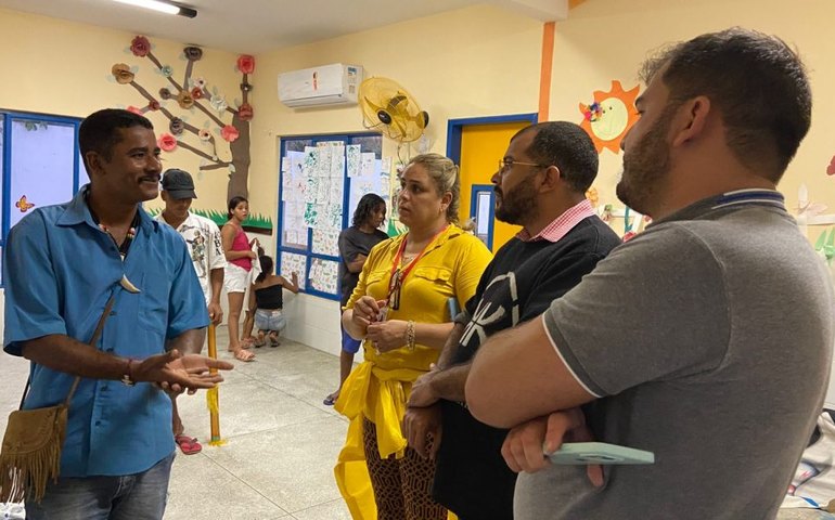 Indígenas residentes em Penedo são acolhidos em escola por conta das chuvas