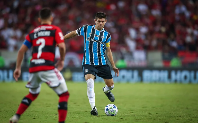 Em momentos opostos, Flamengo e Grêmio jogam em Porto Alegre