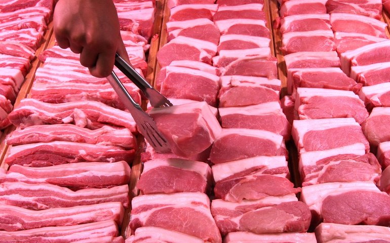 China suspende importação de carne suína do Brasil