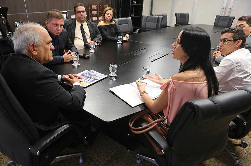 Praxedes trata de interesses dos servidores com entidades representativas