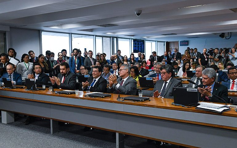 PSOL demonstra cautela diante de possível federação com PT e avança diálogo com Rede