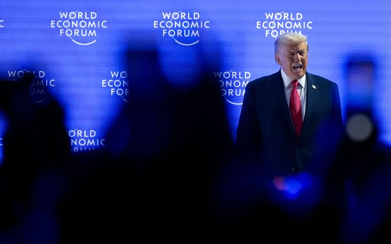 Em Davos, Trump afirma que a OTAN deveria permitir que os EUA anexassem a Groenlândia, mas que ele não usará a força