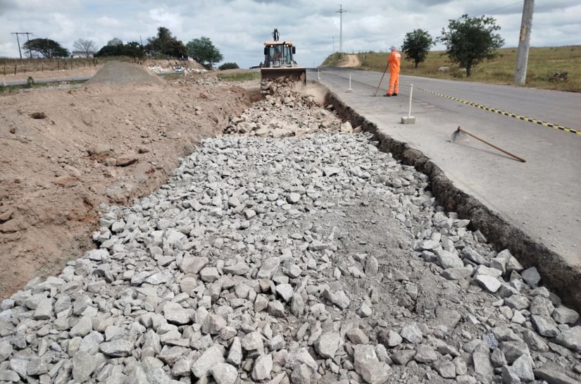 Duplicação da Rodovia AL-220 avança no Sertão alagoano