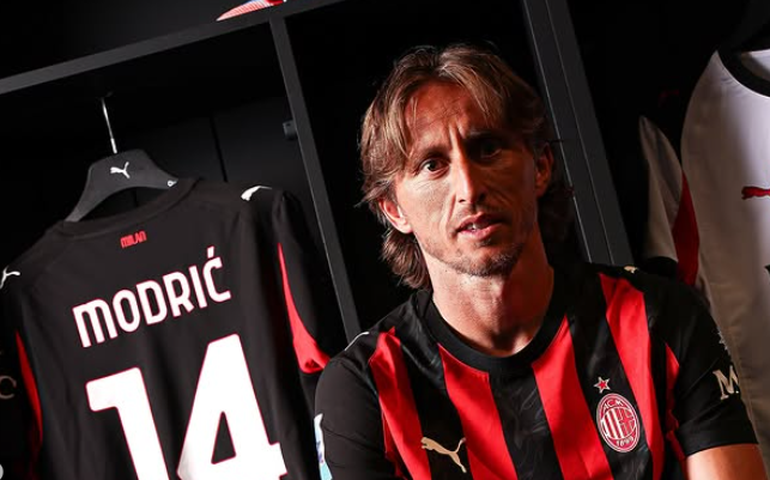 Modric assina contrato de um ano com o Milan e recebe a camisa 14: 'novo maestro'