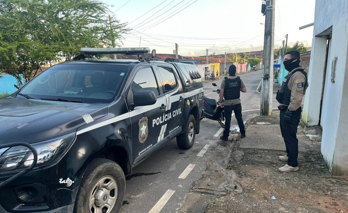 Dupla é presa por tentativa de homicídio em Arapiraca Dupla é presa por tentativa de homicídio em Arapiraca