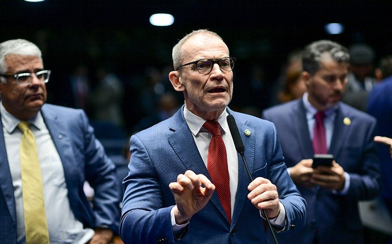 Contarato critica PEC que amplia foro privilegiado