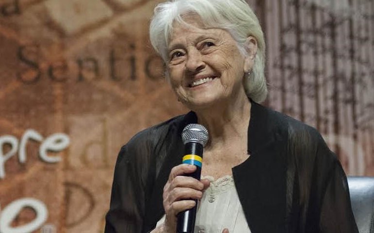 Adélia Prado grava depoimento raro: 'que sejam inundados pelo amor que vcs me transmitem'