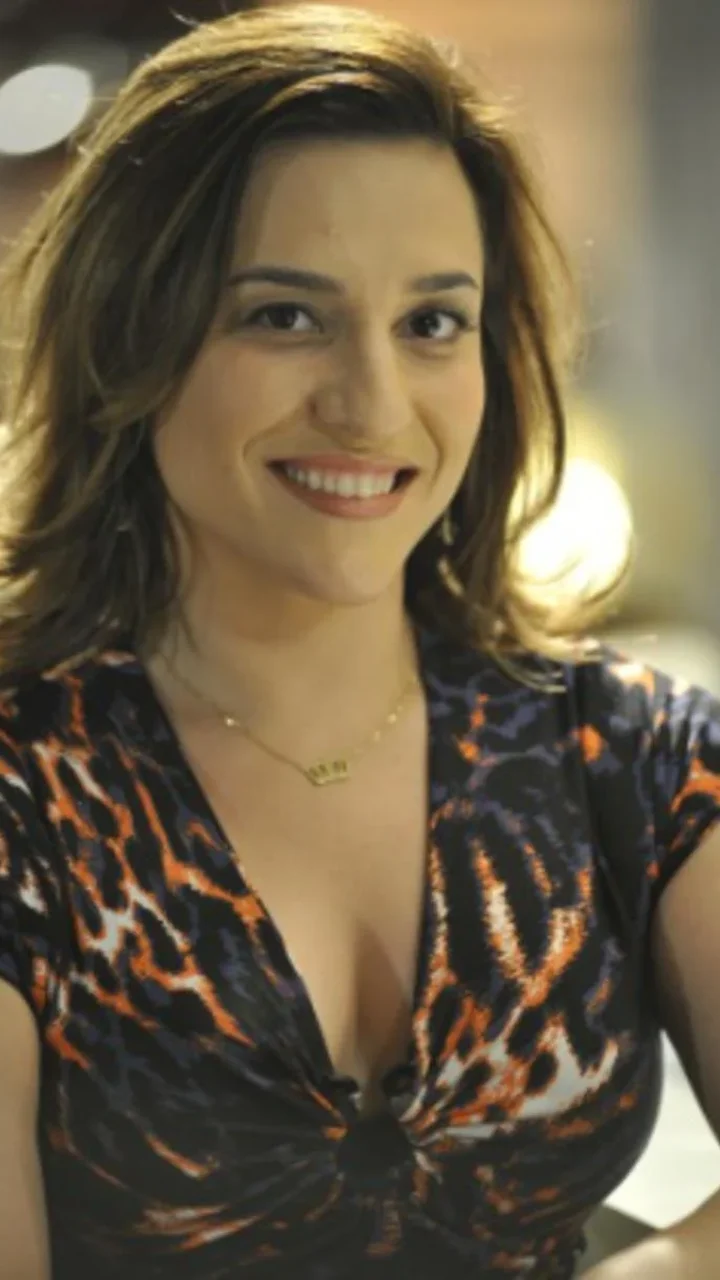 Lembra dela? Fora da TV no Brasil, Simone Gutierrez se reinventa nos EUA e canta em bistrô