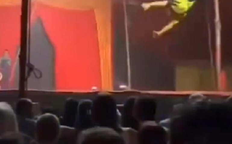Trapezista sofre queda e atinge plateia durante apresentação de circo no TO