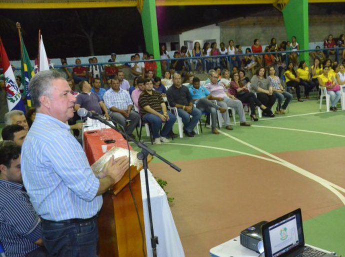 Barreiras inaugura o ginásio poliesportivo, em Coruripe