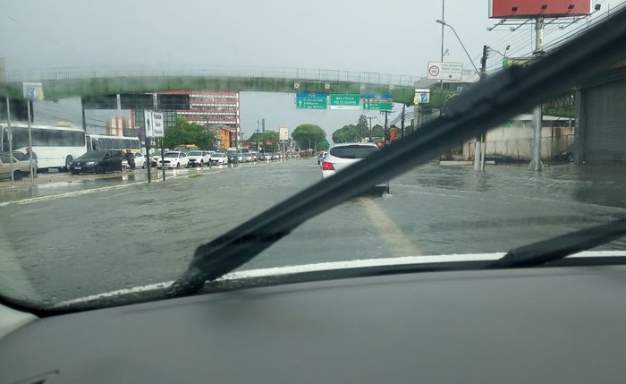 Chuva causou alagamentos em vários pontos de Maceió