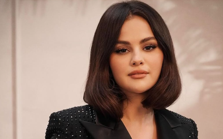 Selena Gomez chora por deportações nos EUA: 'Todo meu povo está sendo atacado'