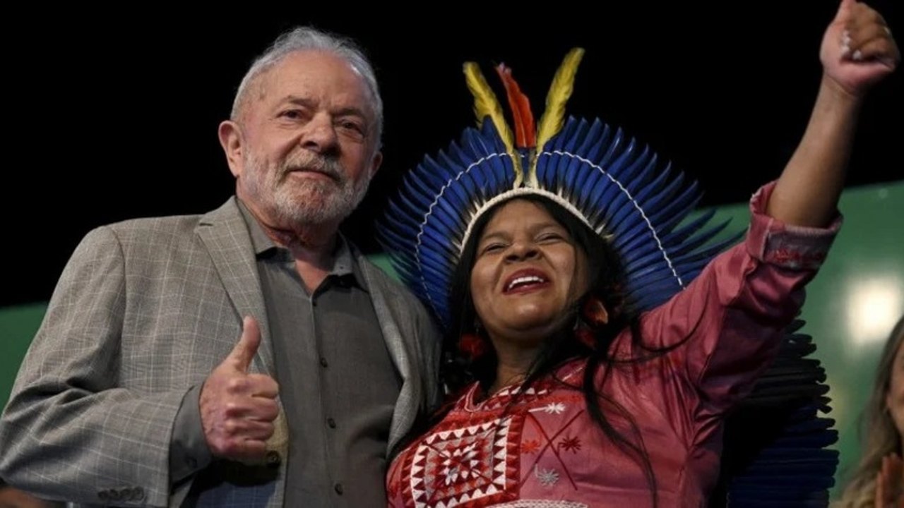 Lula confirma Sônia Guajajara como ministra dos Povos Indígenas