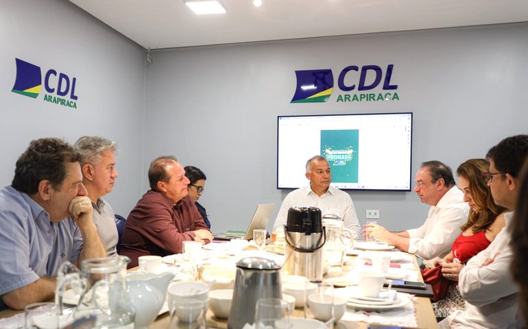 Prefeito Luciano ouve empresários e anuncia mais investimentos no Centro Comercial