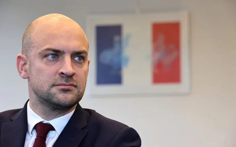 Ministro francês reafirma necessidade de reforçar defesa após discussão entre Trump e Zelenski