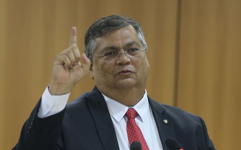 Flávio Dino mantém suspensão de emendas parlamentares